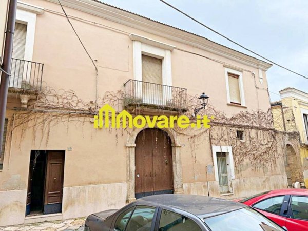 casa indipendente in vendita a Lucera