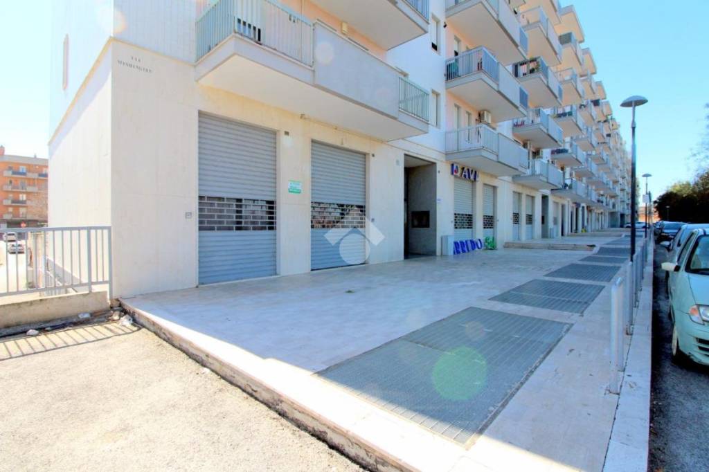 locale commerciale in vendita a Lucera