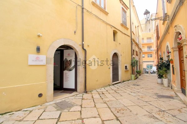 locale commerciale in vendita a Lucera