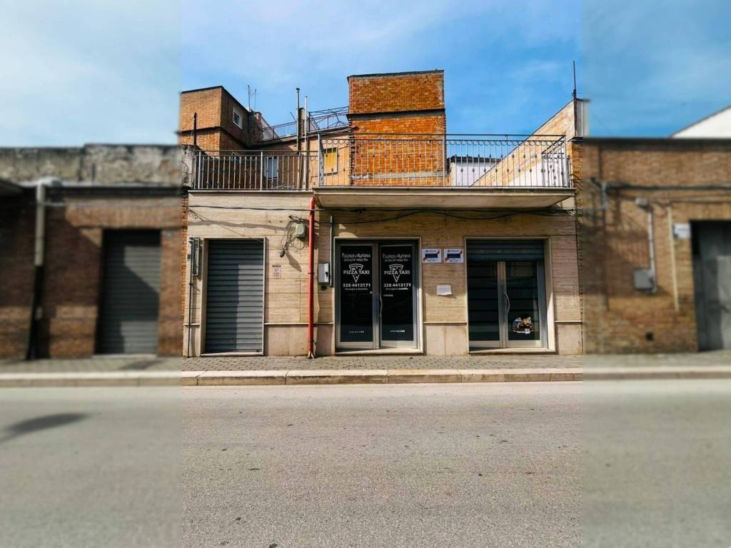 locale commerciale in vendita a Lucera