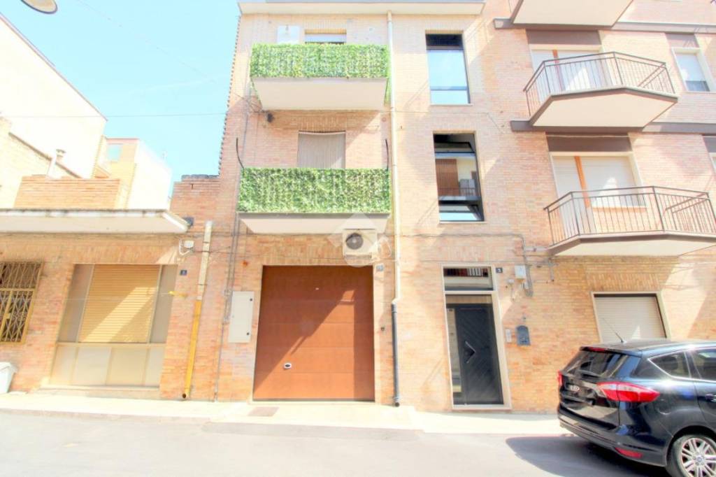 casa indipendente in vendita a Lucera