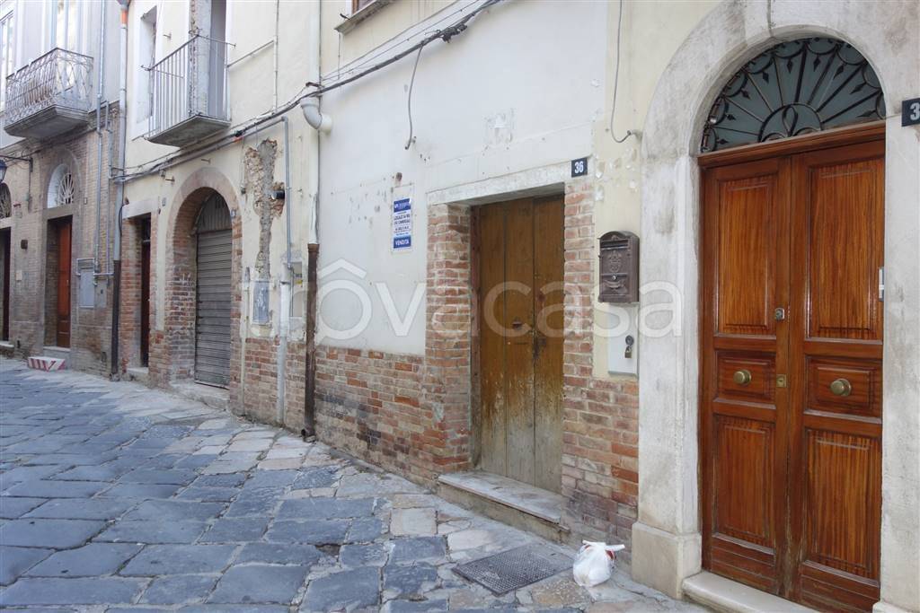 negozio in vendita a Lucera