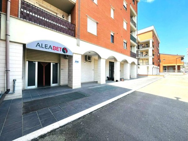 locale commerciale in vendita a Lucera