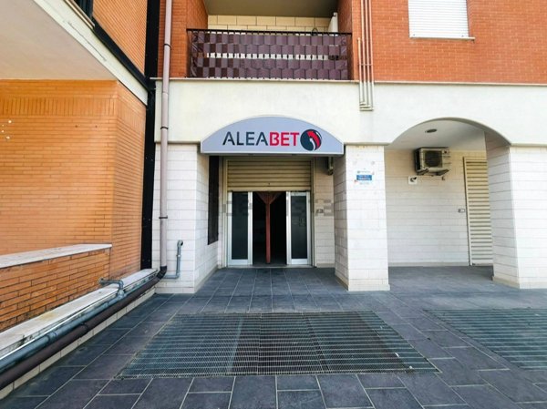 locale commerciale in vendita a Lucera