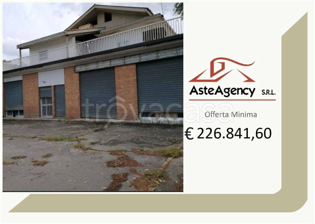 locale commerciale in vendita a Lucera