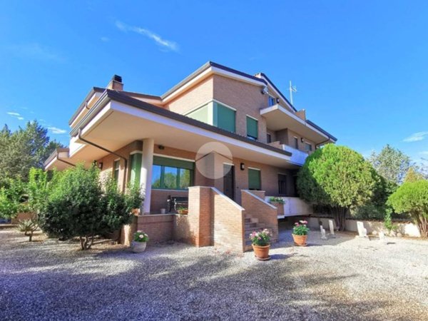casa indipendente in vendita a Lucera
