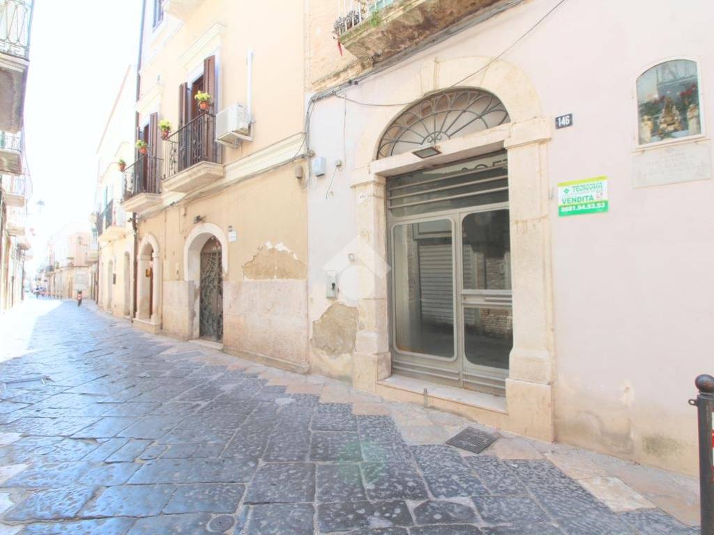 negozio in vendita a Lucera