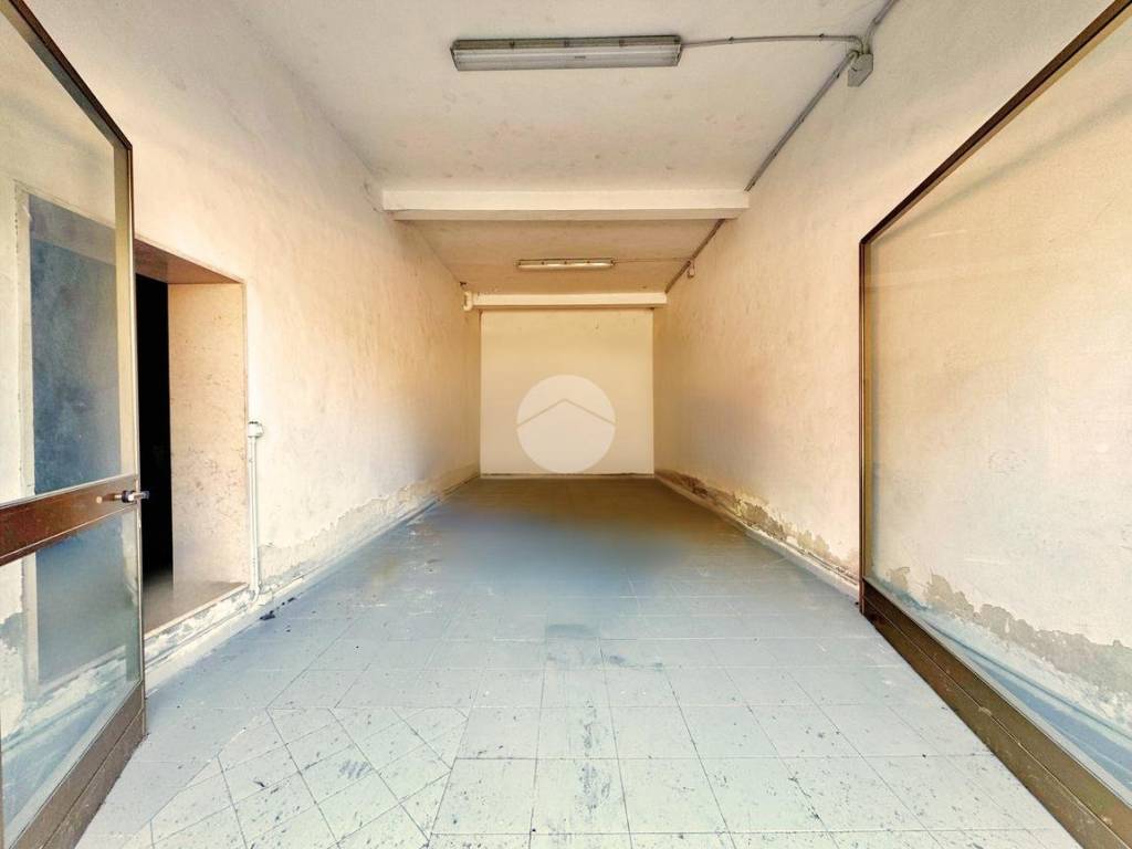 locale commerciale in vendita a Lucera