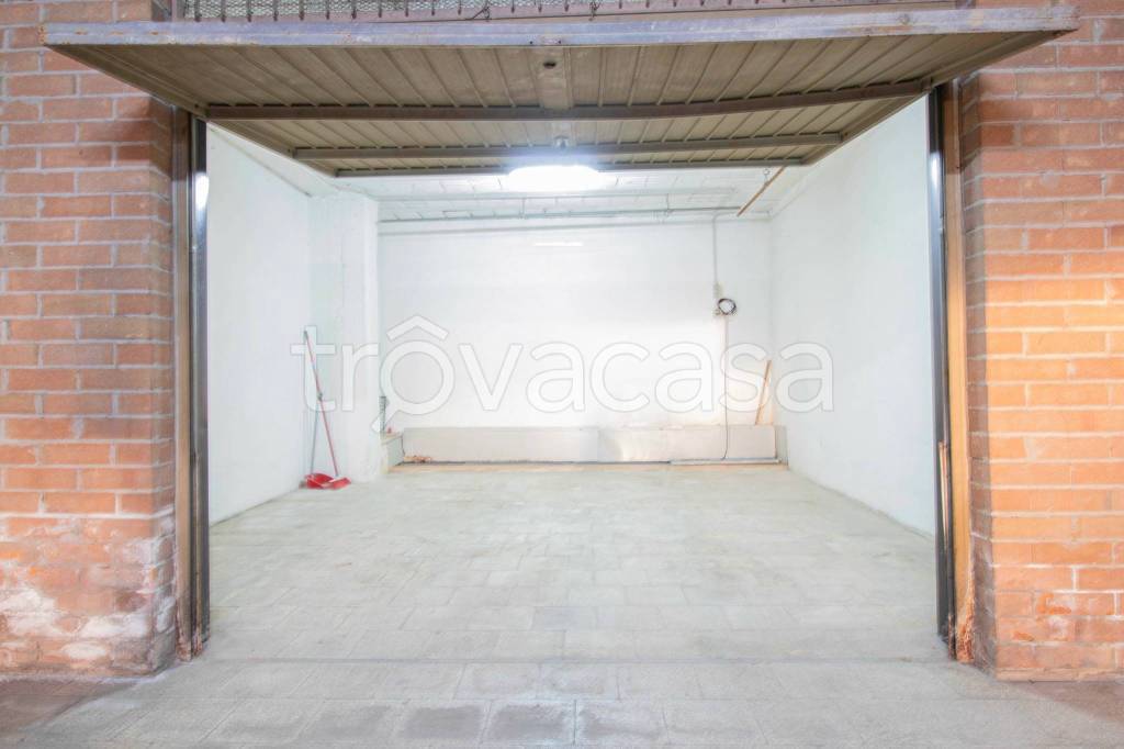 locale di sgombero in vendita a Lucera