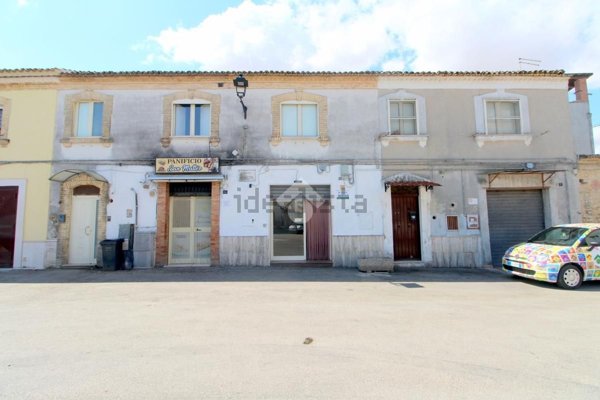 locale commerciale in vendita a Lucera