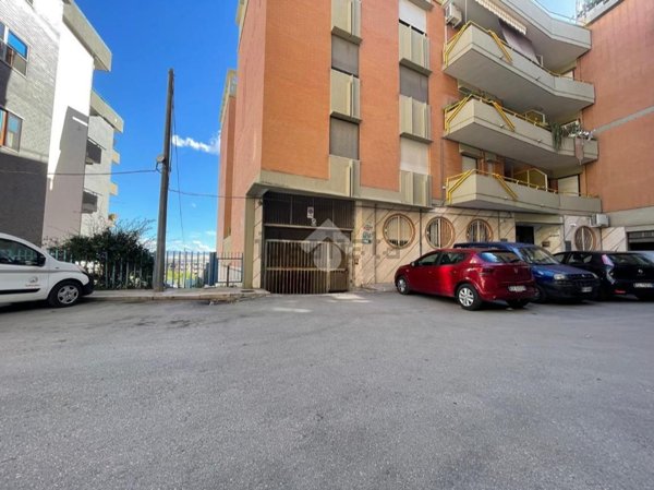 box auto in vendita a Lucera
