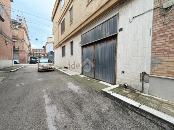 box auto in vendita a Lucera