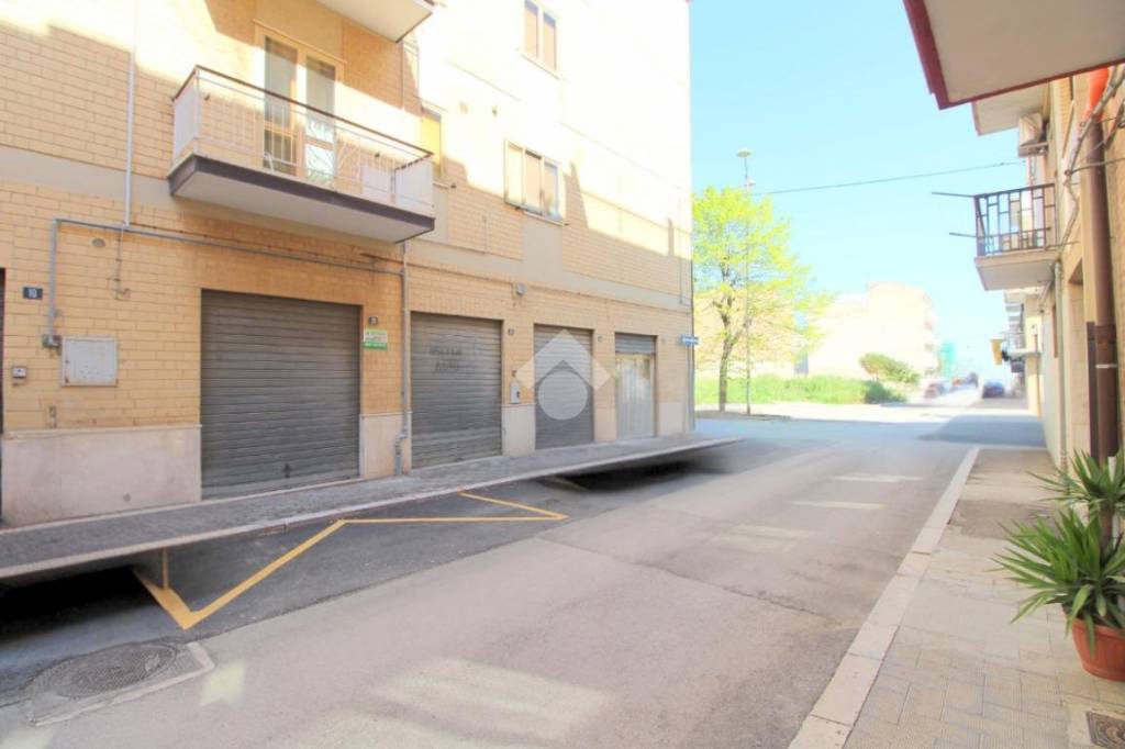 box auto in vendita a Lucera
