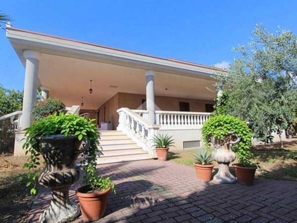 casa indipendente in vendita a Lucera