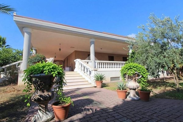 casa indipendente in vendita a Lucera