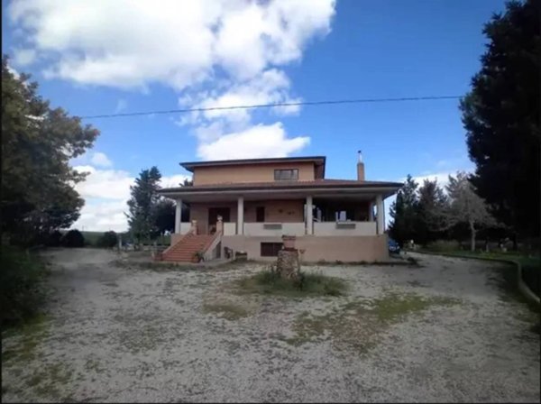 casa indipendente in vendita a Lucera