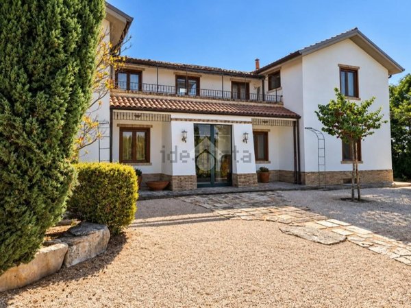 casa indipendente in vendita a Lucera