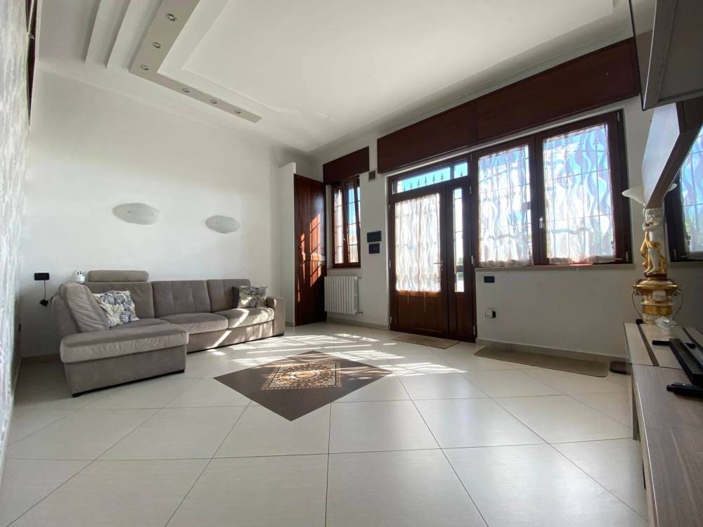 casa indipendente in vendita a Lucera