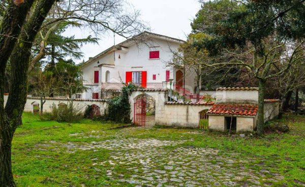 casa indipendente in vendita a Manfredonia in zona Pastini