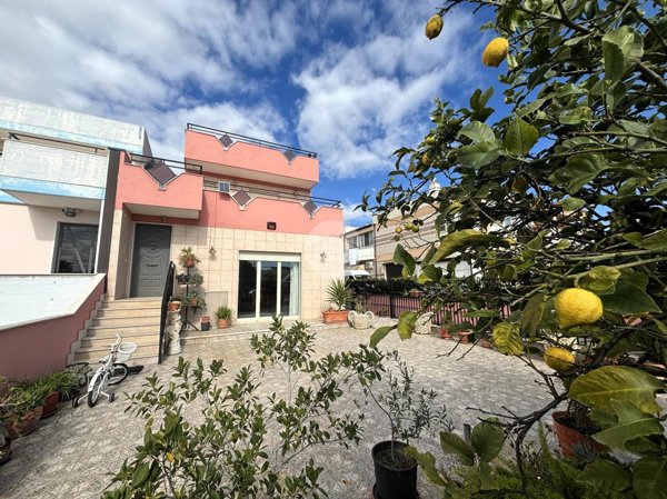 casa indipendente in vendita a Manfredonia