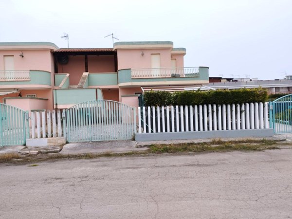 casa indipendente in vendita a Manfredonia in zona Ippocampo