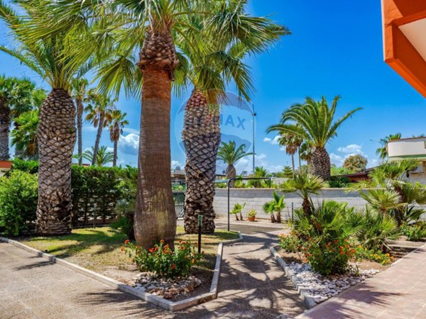 casa indipendente in vendita a Manfredonia in zona Ippocampo