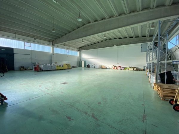 locale commerciale in vendita a Manfredonia