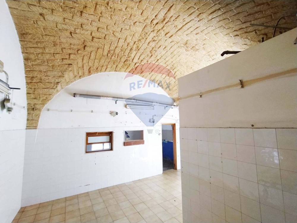 negozio in vendita a Manfredonia in zona Centro Storico
