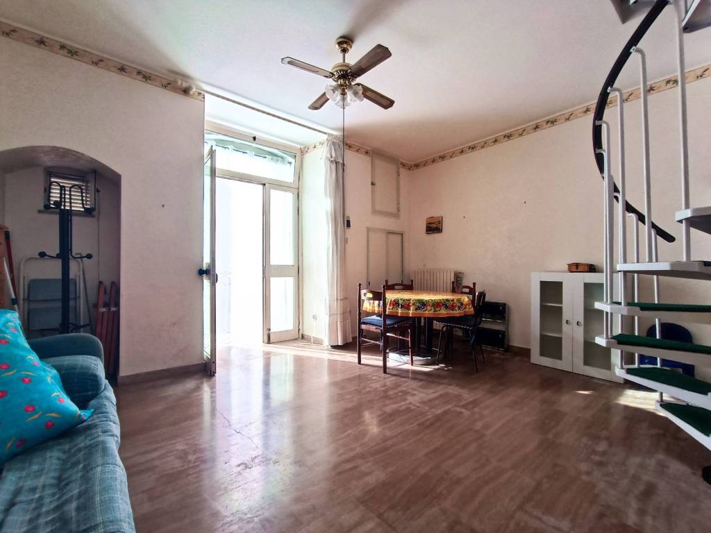 appartamento in vendita a Manfredonia in zona Centro Storico