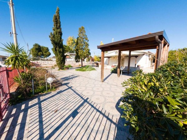 casa indipendente in vendita a Manfredonia in zona Sciali