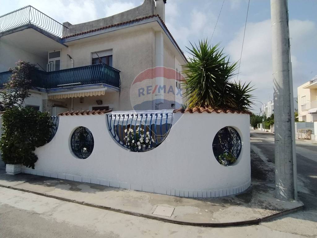 casa indipendente in vendita a Manfredonia