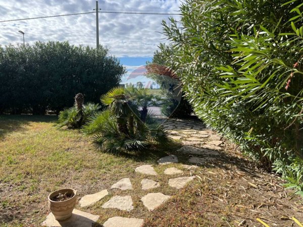 casa indipendente in vendita a Manfredonia in zona Ippocampo