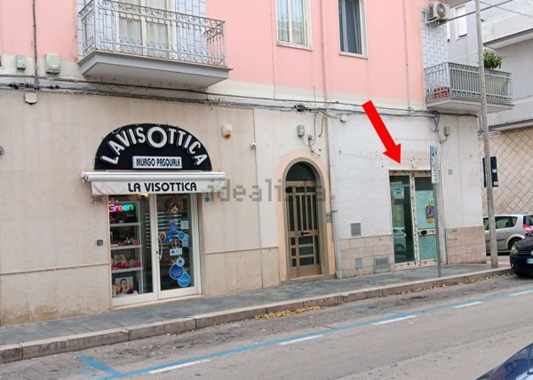 locale commerciale in vendita a Manfredonia in zona Centro Storico