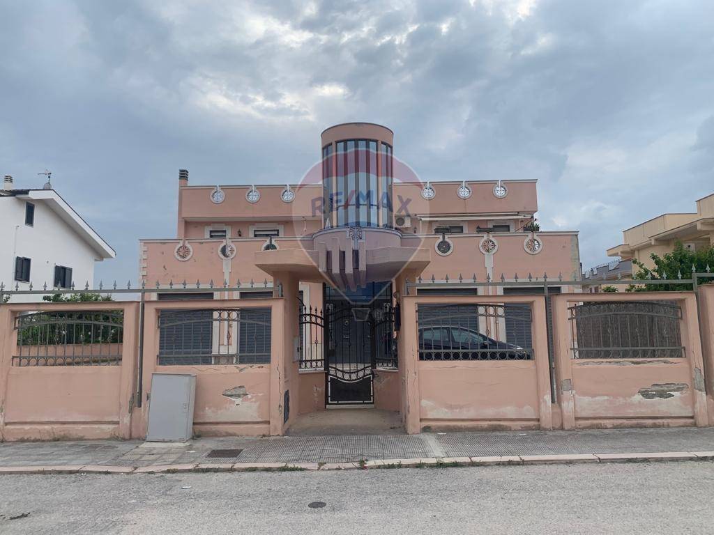 locale commerciale in vendita a Manfredonia