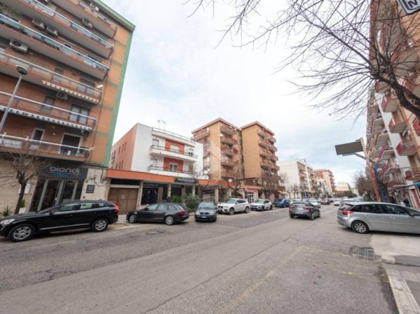negozio in vendita a Manfredonia