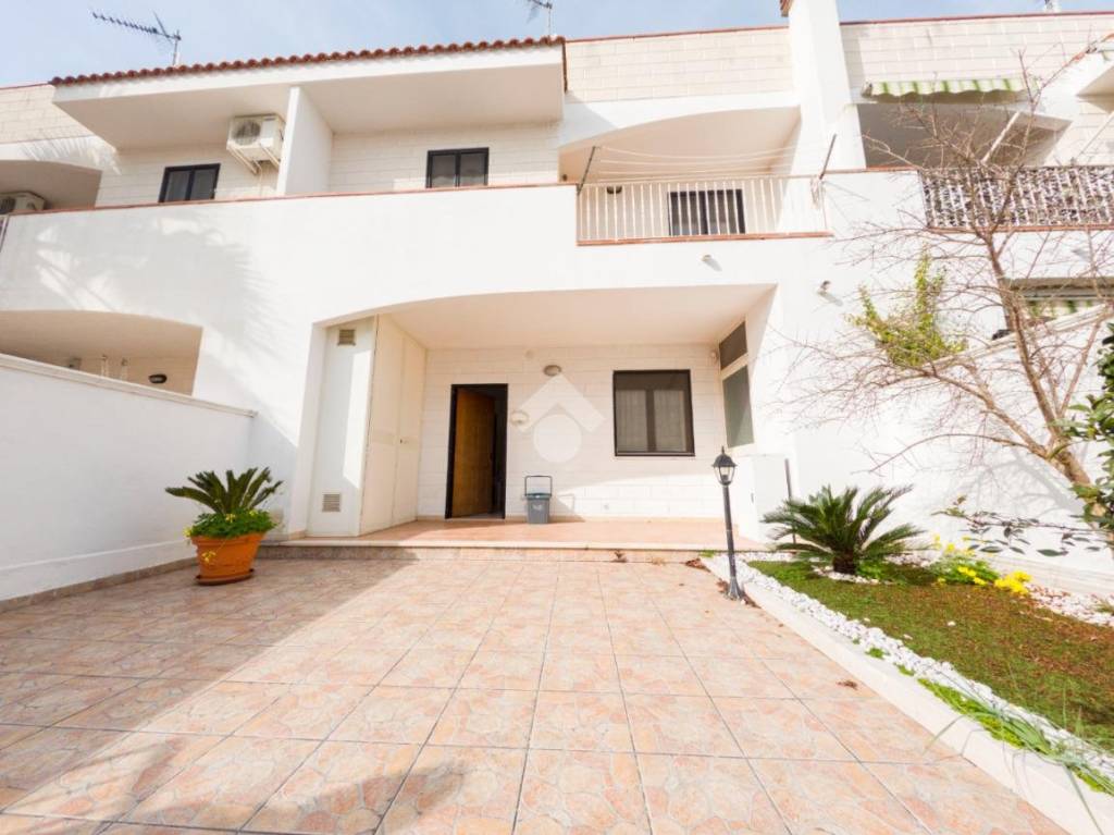 casa indipendente in vendita a Manfredonia