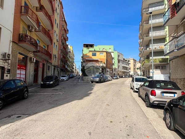 locale commerciale in vendita a Manfredonia