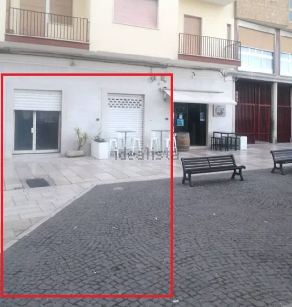 locale commerciale in vendita a Manfredonia in zona Centro Storico
