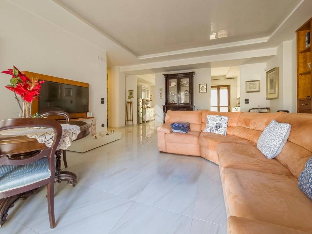 appartamento in vendita a Manfredonia in zona Centro Storico