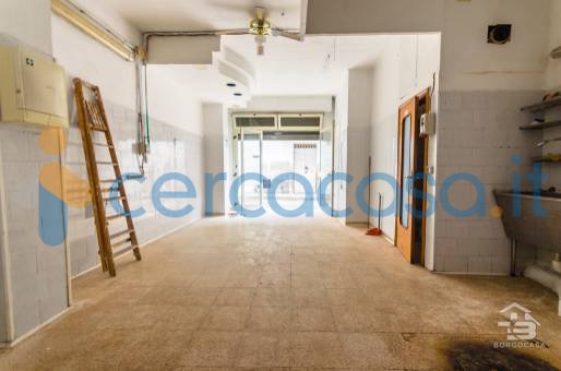 locale commerciale in vendita a Manfredonia
