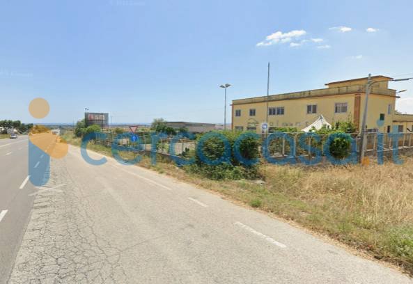 locale commerciale in vendita a Manfredonia