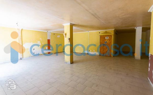 locale commerciale in vendita a Manfredonia