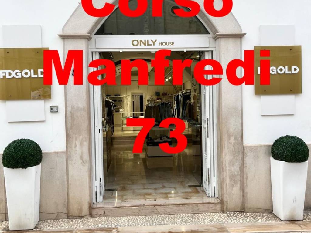 negozio in vendita a Manfredonia in zona Centro Storico