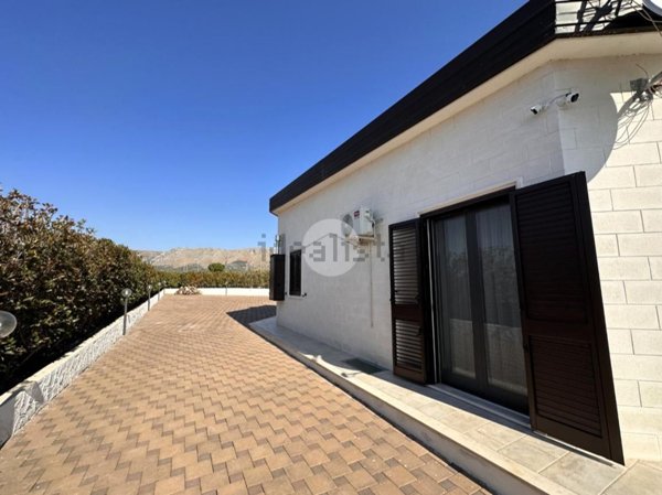 casa indipendente in vendita a Manfredonia in zona Centro Storico