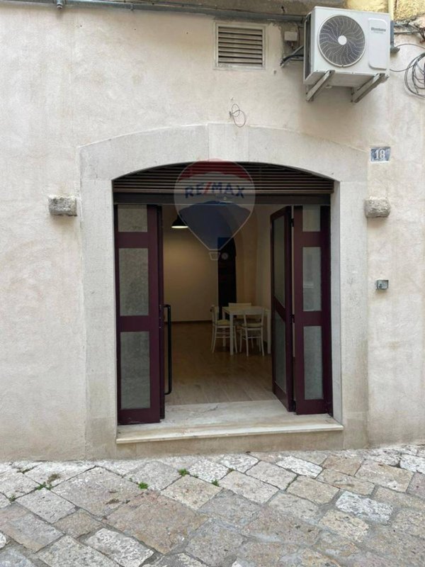 appartamento in vendita a Manfredonia in zona Centro Storico