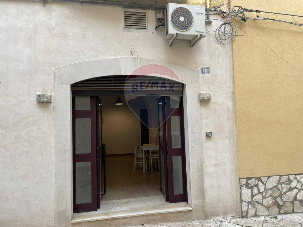 appartamento in vendita a Manfredonia in zona Centro Storico