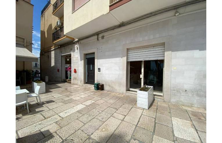 locale commerciale in vendita a Manfredonia in zona Centro Storico