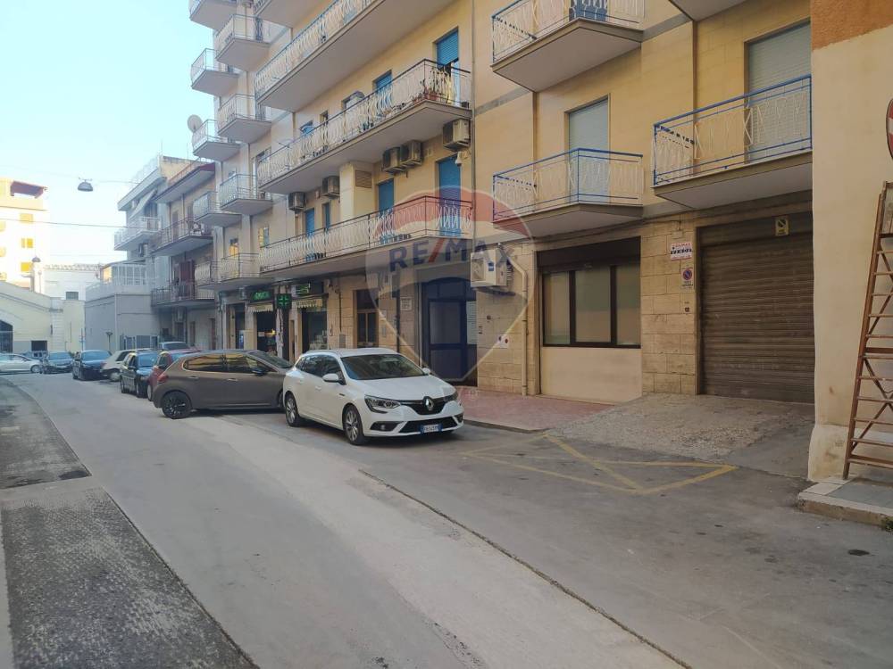ufficio in vendita a Manfredonia in zona Centro Storico