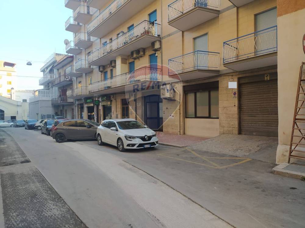 ufficio in vendita a Manfredonia in zona Centro Storico