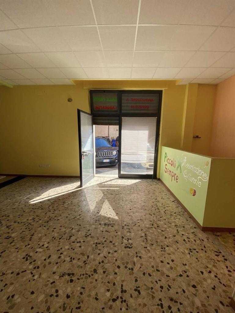locale commerciale in vendita a Manfredonia